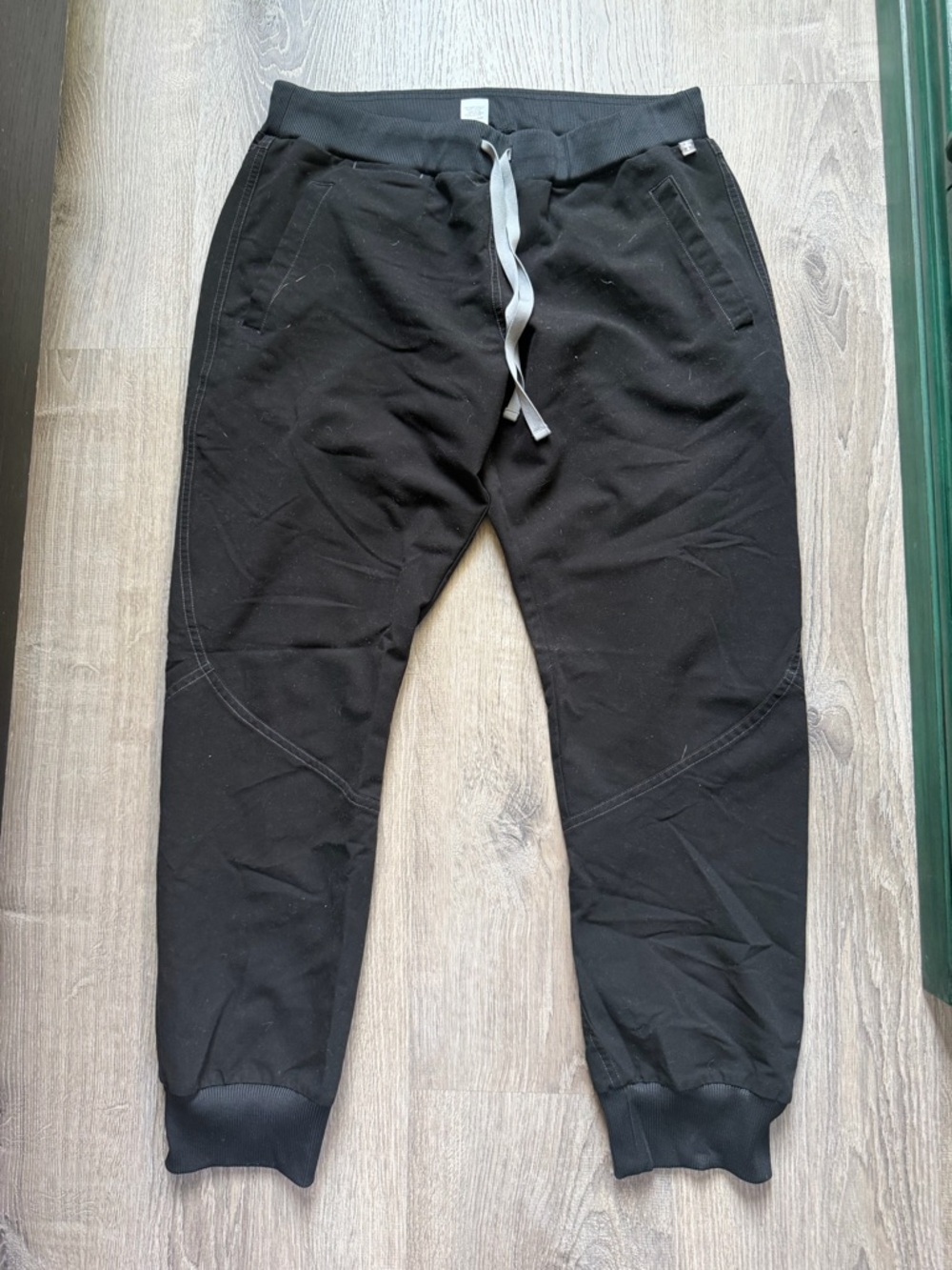 Figs Women’s Black Jogger scrub pants
